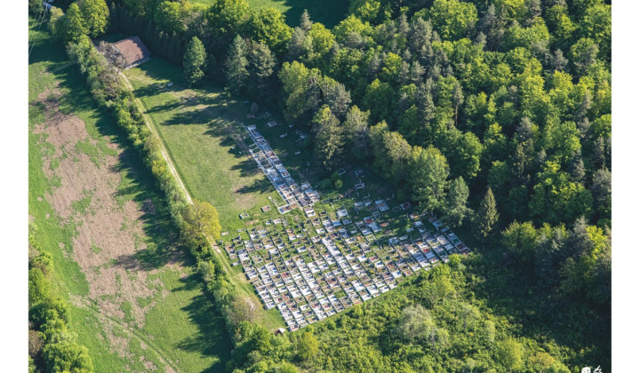 Kšinná a Závada pod Čiernym vrchom z vtáčej perspektívy