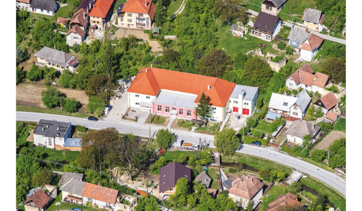 Kšinná a Závada pod Čiernym vrchom z vtáčej perspektívy