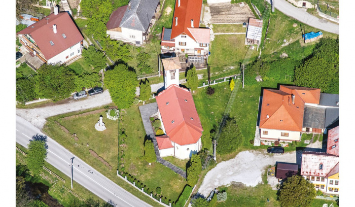 Kšinná a Závada pod Čiernym vrchom z vtáčej perspektívy
