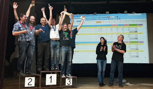 Majstrovstvá Slovenska v šúľanej Prvé miesto na Majstrovstvách Slovenska v šúľanej v súťaži družstiev, ktoré sa konali včera v Bánovciach, získali kšiňanskí reprezentanti Jozef Sečanský a Daniel Slížik. Gratulujeme a držíme palce na Majstrovstvách sveta v Štrasburgu