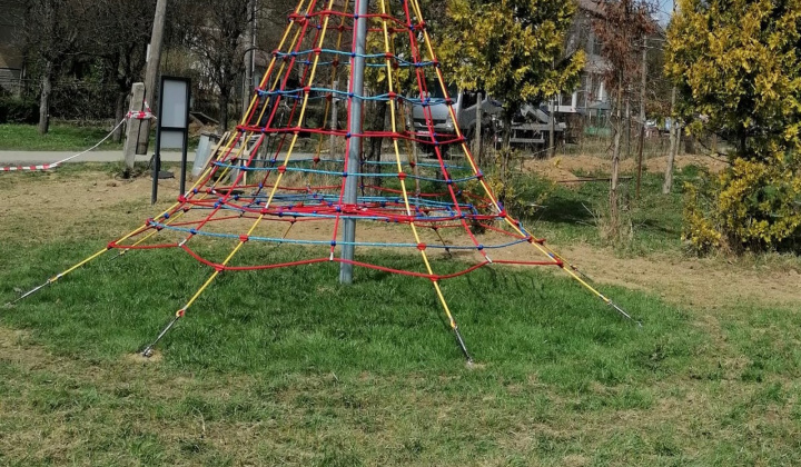 Projekty / Detské ihrisko Kšinná - foto