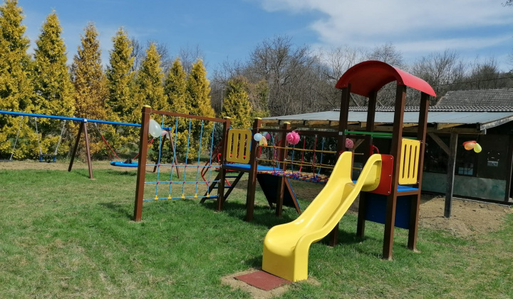 Projekty / Detské ihrisko Kšinná - foto