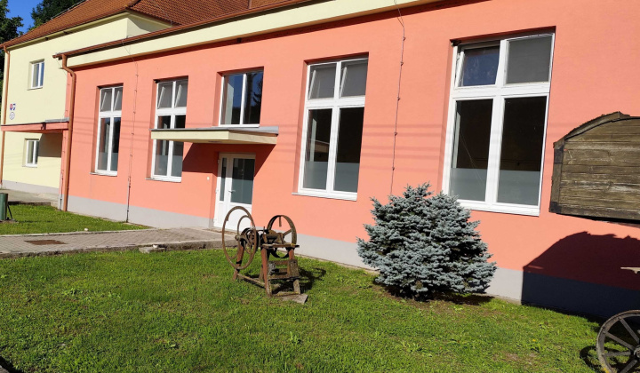 Projekty / Rekonštrukcia autobusových zastávok a verejného priestranstva v obci Kšinná - foto