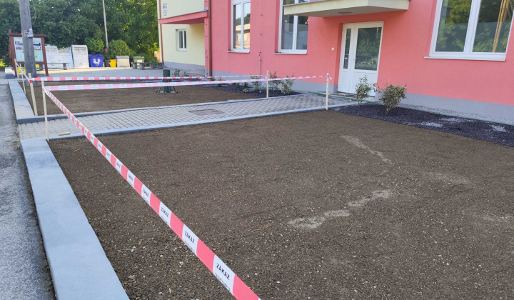 Projekty / Rekonštrukcia autobusových zastávok a verejného priestranstva v obci Kšinná - foto