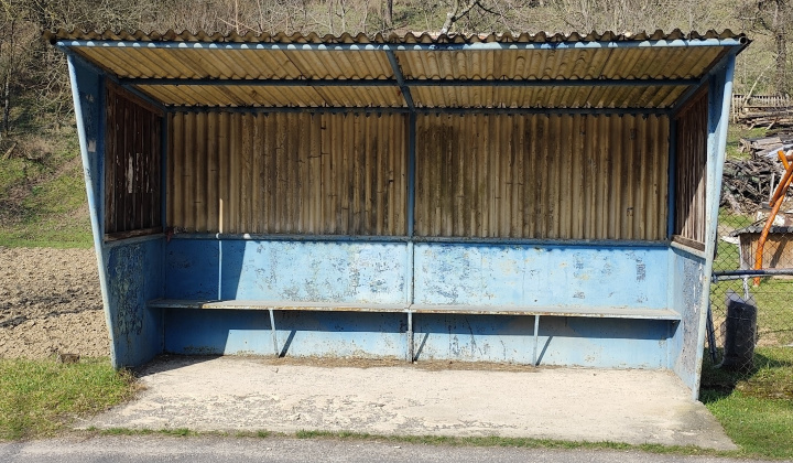 Projekty / Rekonštrukcia autobusových zastávok a verejného priestranstva v obci Kšinná - foto