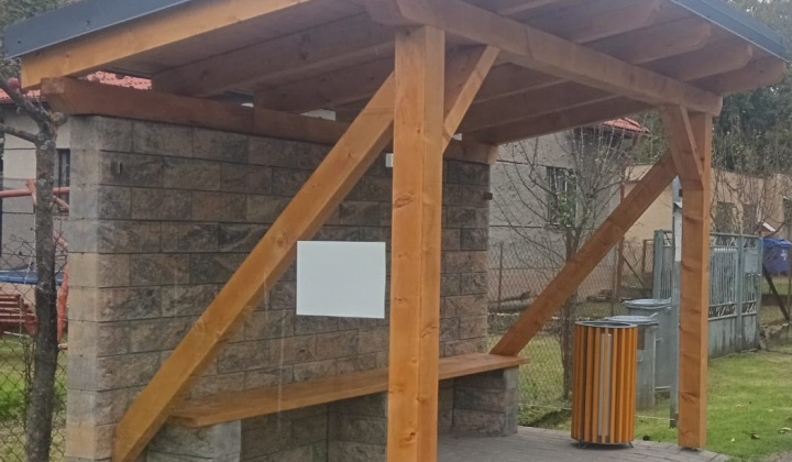 Projekty / Rekonštrukcia autobusových zastávok a verejného priestranstva v obci Kšinná - foto