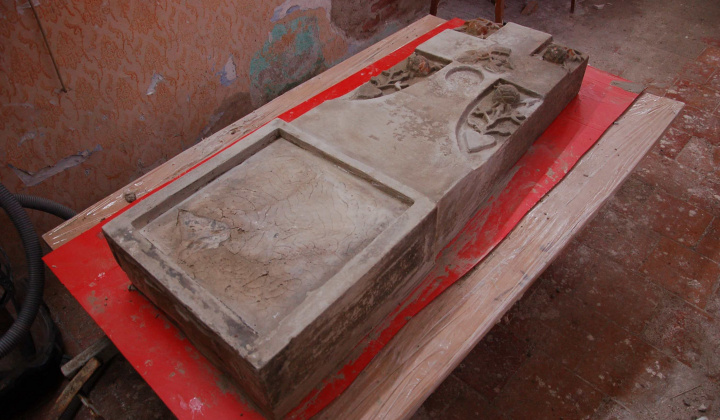 Projekty / Reštaurovanie náhrobníka Štefana Pavle v Kšinnej - foto