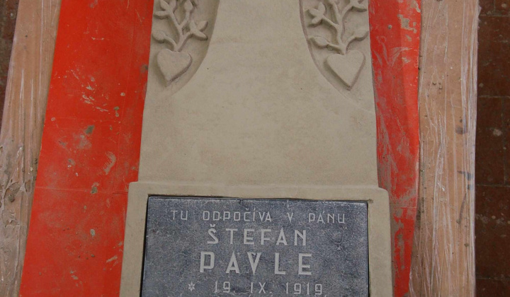 Projekty / Reštaurovanie náhrobníka Štefana Pavle v Kšinnej - foto
