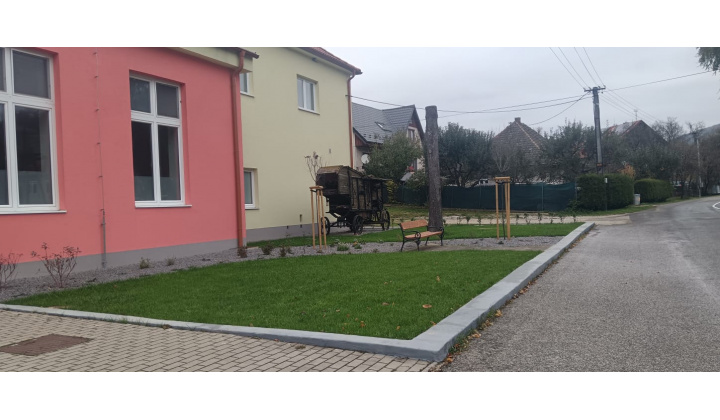 Rekonštrukcia autobusových zastávok a verejného priestranstva v obci Kšinná